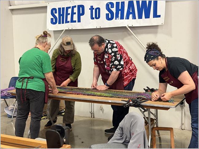Team Ewe�nique Spinners finishing their shawl. Photo: Liz Hubbard.